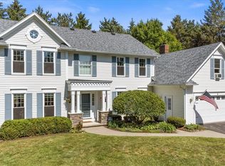 6 Stonebridge Ln, Pittsford, NY 14534