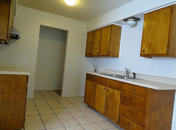 5th image of 1832 E 49th St