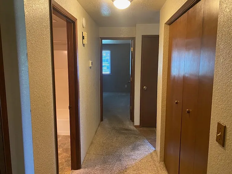 680 Malabar Dr — Photo 17
