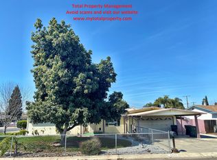 2725 N Canary Dr, Visalia, CA 93291