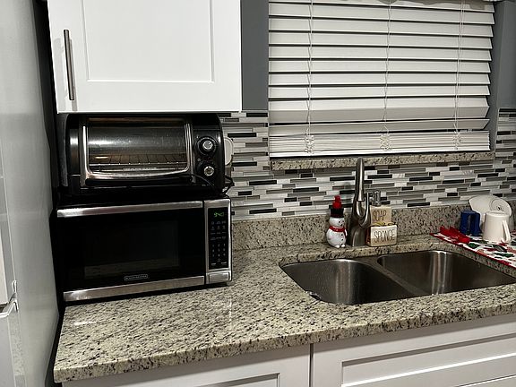 3rd image of 815 SW 17th St #2