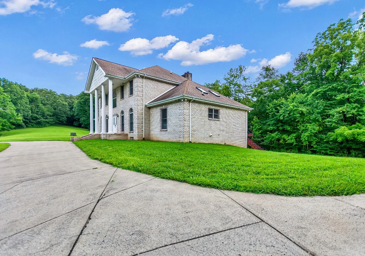 1400 Slaydenwood Rd — Photo 3