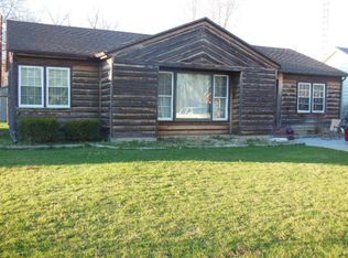 715 E 3rd St, Flora, IL 62839