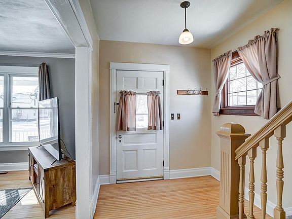 4th image of 354 W School St