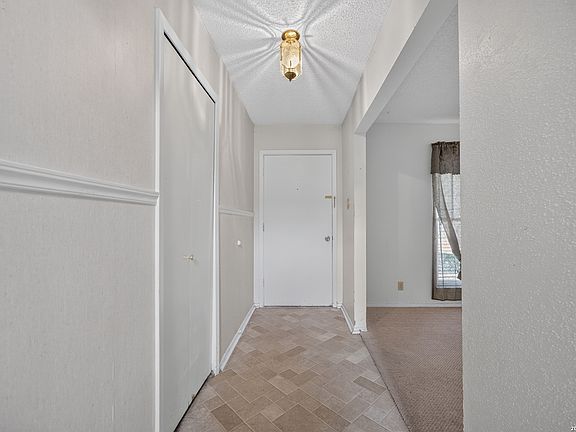 5th image of 111 LAURAL LN
