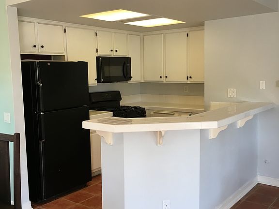 3rd image of 26541 Las Palmas APT 2