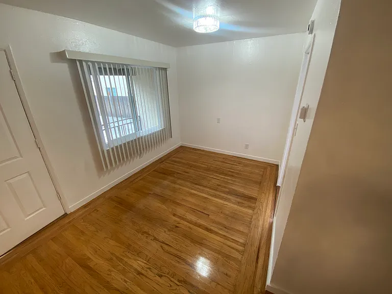 21411 Locust St — Photo 13