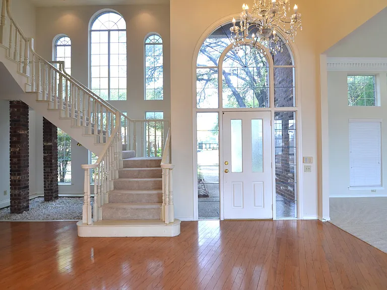 7000 Ivory Ct — Photo 2
