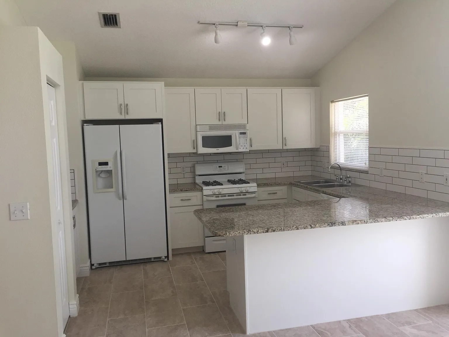 11308 Parkside Pl — Photo 4