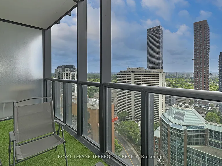 110 Charles St E #2710 — Photo 14