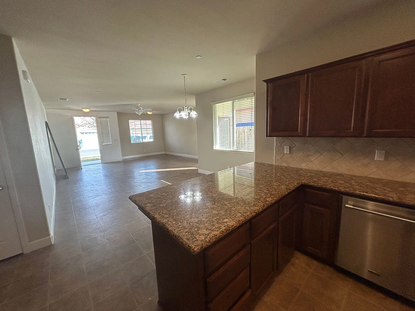 Open Concept — Photo 3