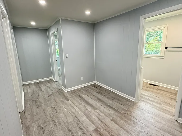 215 Newton Ln — Photo 37
