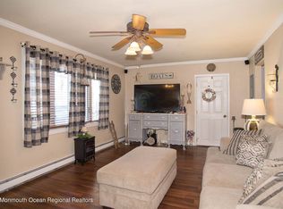 416 E Millstream Rd, Cream Ridge, NJ 08514