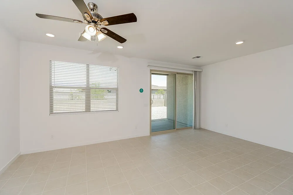 3 bed, 2.0 bath, 1568 sqft, $2,015 — Photo 4