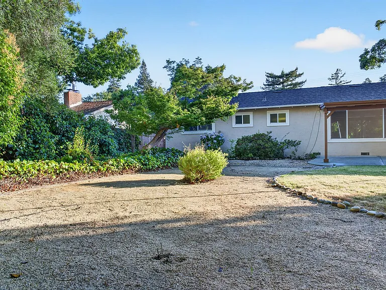 1214 Kilarney Ln — Photo 31