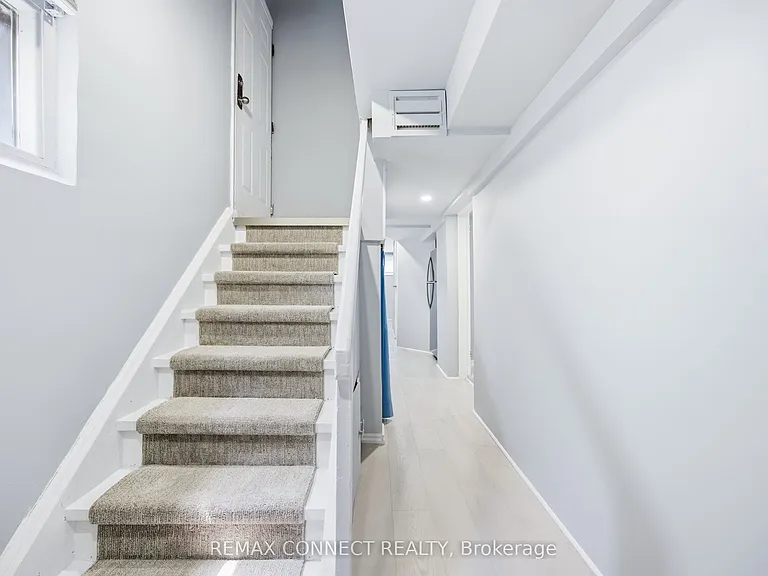 50 Palmerston Ave #LOWER — Photo 21