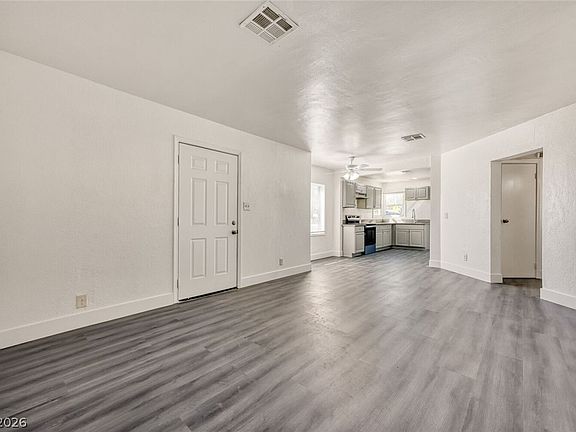 3rd image of 1325 E Oakey Blvd