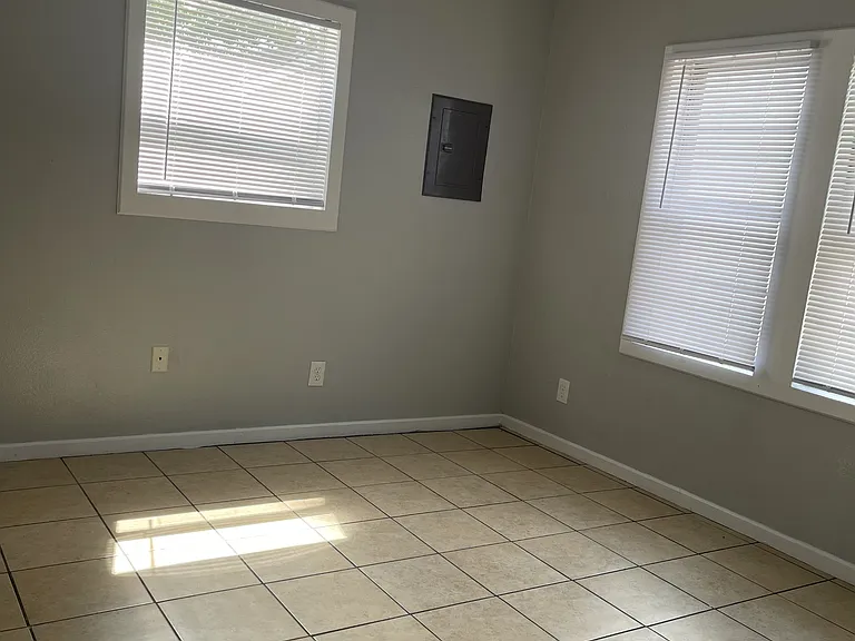 1014 S High School St — Photo 15