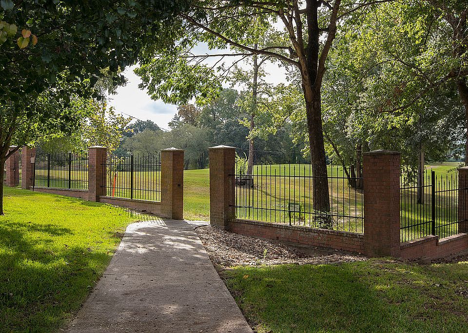 Entry to Oak Forest golf co.