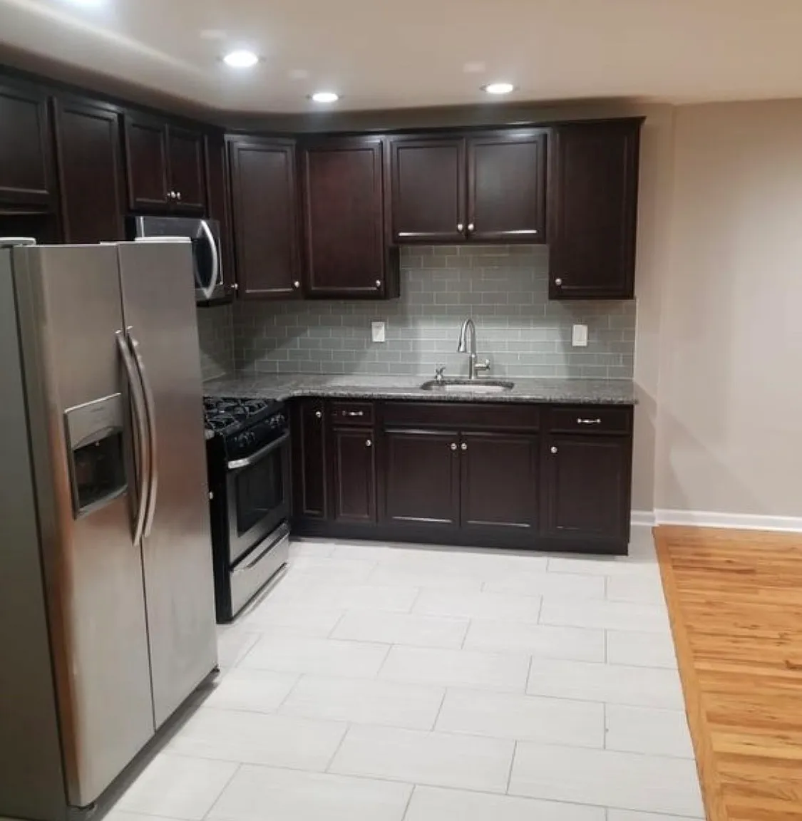 3 bed, 1000 sqft, $3,700 — Photo 3
