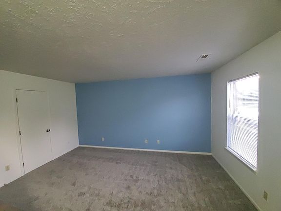 3rd image of 6051 Applegrove Ln