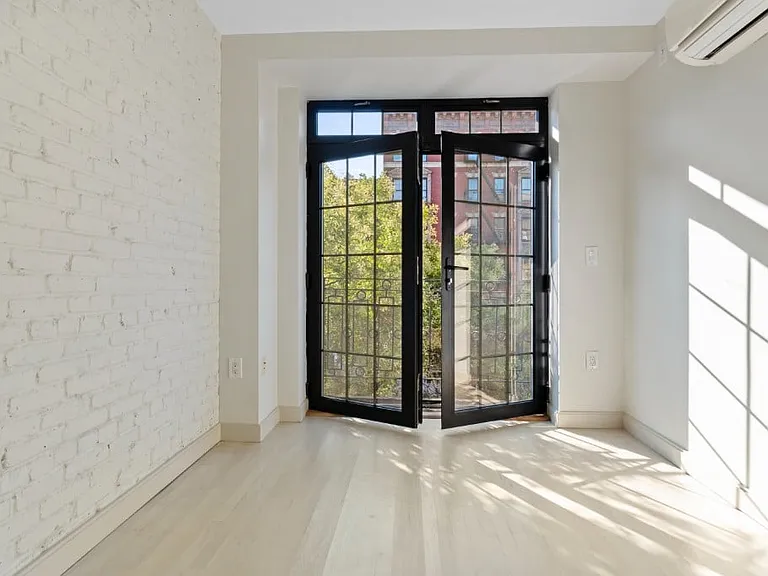 152 2nd Ave #4A — Photo 3