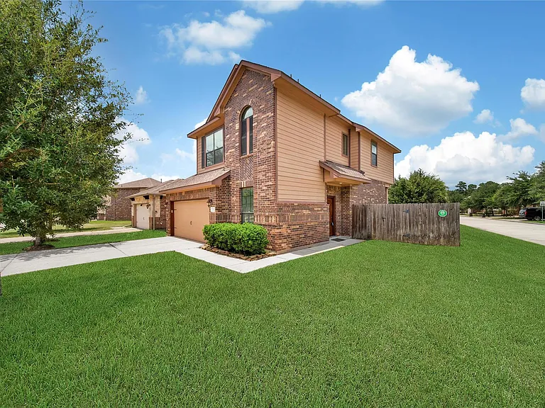 711 Aulia Ln — Photo 3