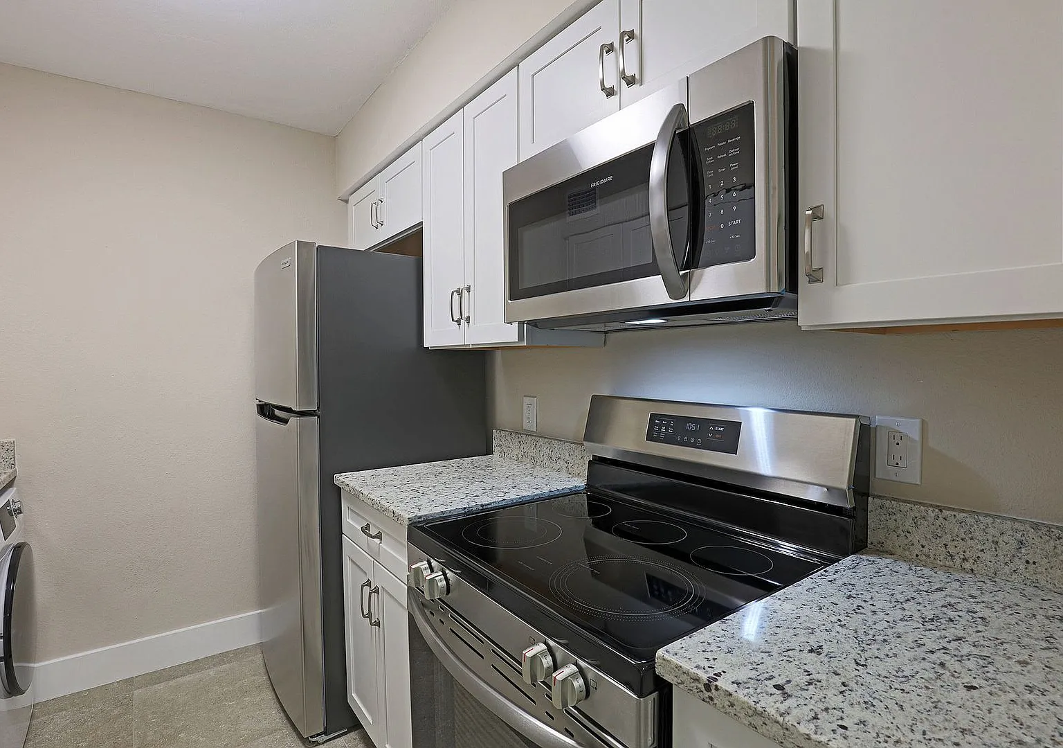 $250 Off First Month Rent!! Affordable & Newly Remodeled 1-Bedroom In The Heart Of Fort Myers! — Photo 4