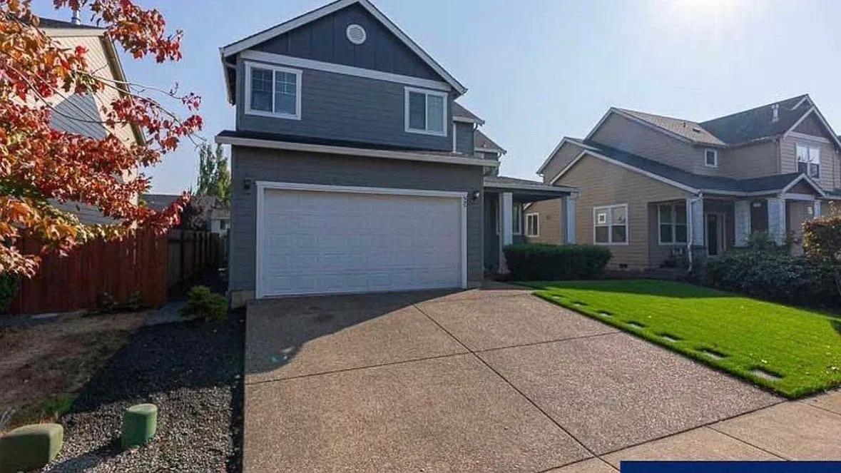 5 bed, 2450 sqft, $3,700 — Photo 3