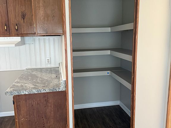 4th image of 142 Hannah Ct