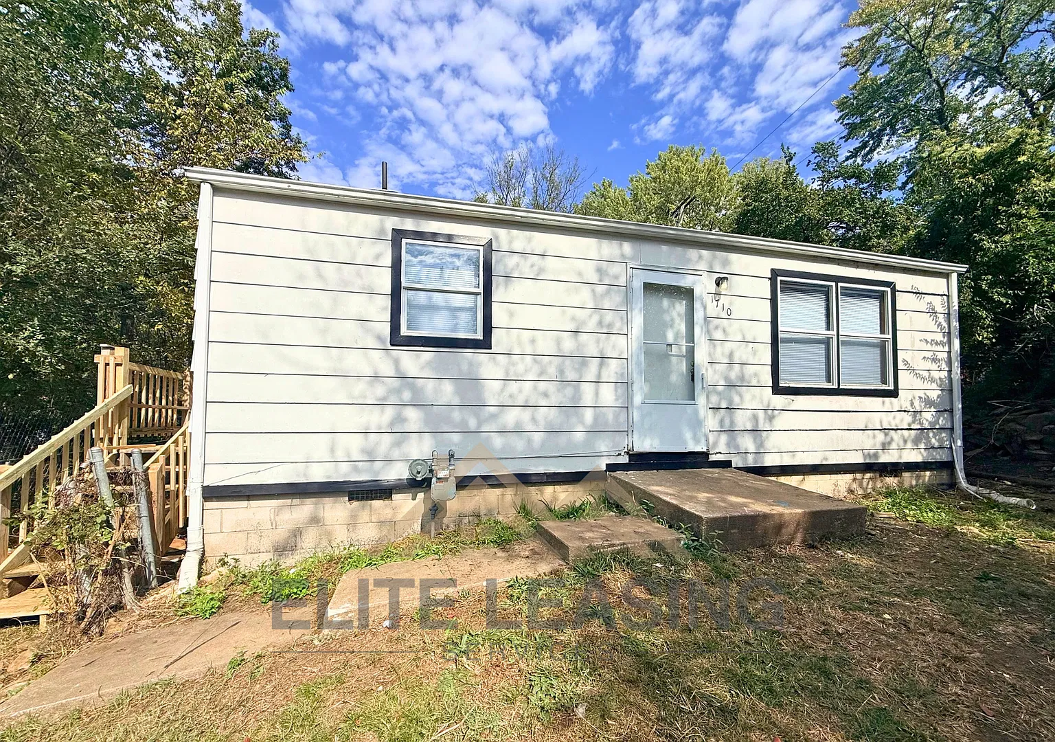 2 Bedrooms | 1 Bathroom | Partial Fenced Yard — Photo 1