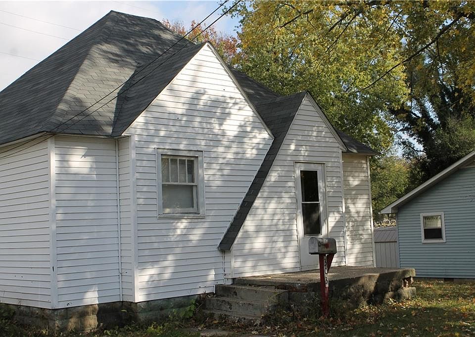 2nd image of 303 Ann St