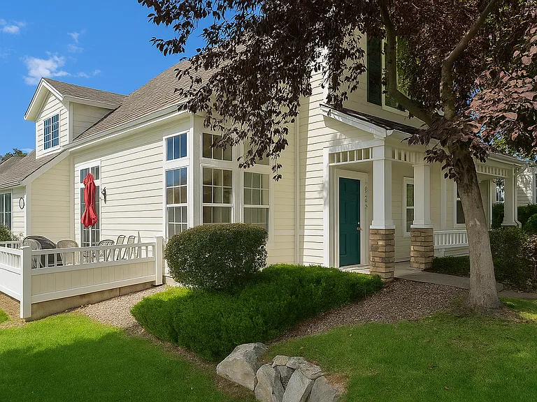 8300 Fairmount Dr #D101 — Photo 1