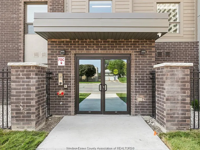 955 Ouellette Ave #301 — Photo 3