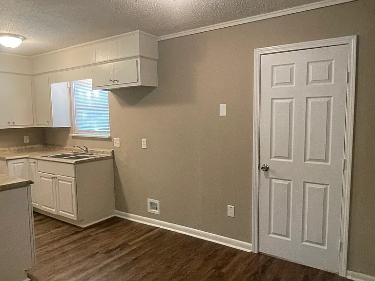 9114 Malabri Dr — Photo 6