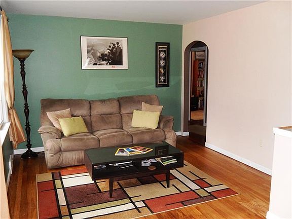 2nd image of 20 Longvue Cir