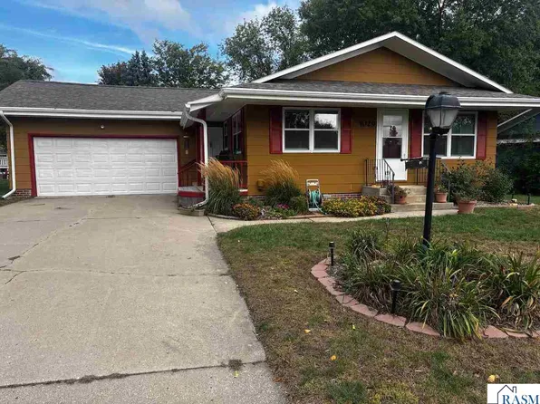 1029 Willow Dr, Saint Peter, MN 56082