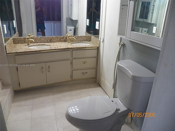 4th image of 600 N 35th Ave Unit 2
