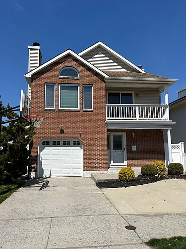 227 W Pine St Photo 1