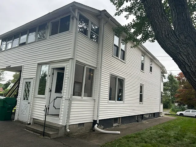 3 bed, $2,300 — Photo 2