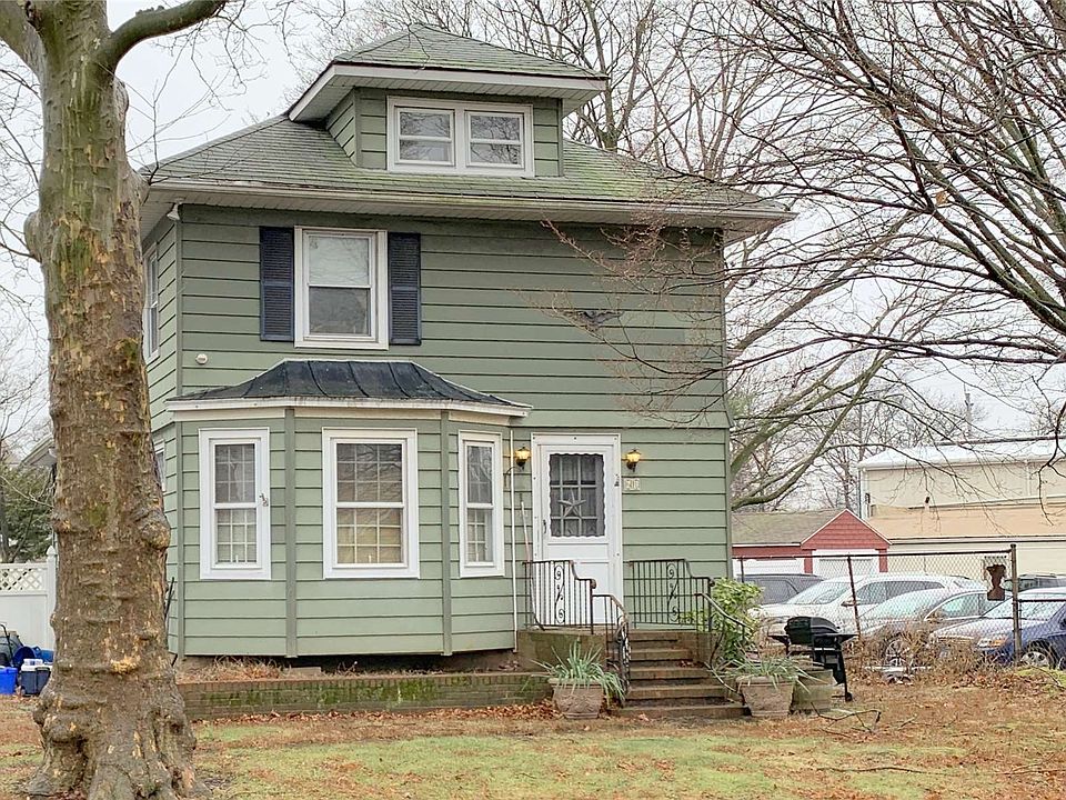 1st image of 61 1st St