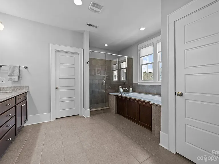 412 Eli St — Photo 16