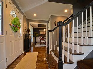 8N571 Taos Pl, Elgin, IL 60124