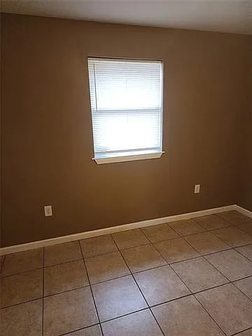 2 bed, 1.0 bath, 1200 sqft, $1,200 — Photo 4
