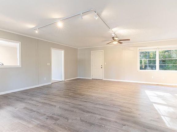 4th image of 2290 Pinetree Ln NE