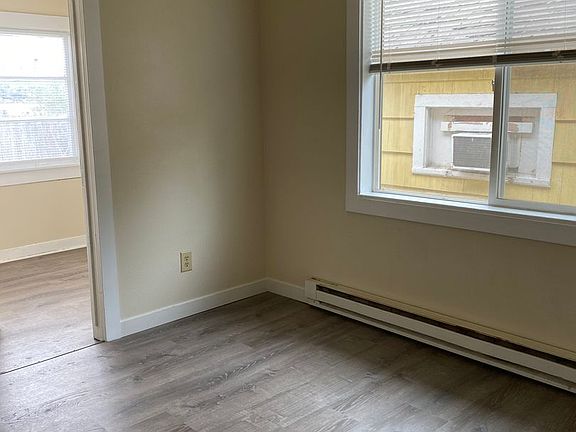 4th image of 2440 Chatham Hill Dr