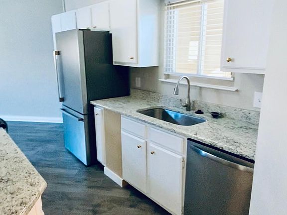 4th image of 2512 Riverfront Dr APT 4