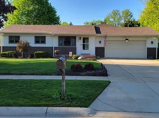 1087 Collingwood Dr, Rochester Hills, MI 48307