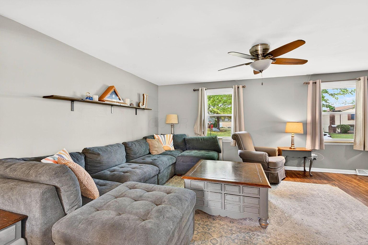 Listing photo 5 for 533 Glenmont Dr