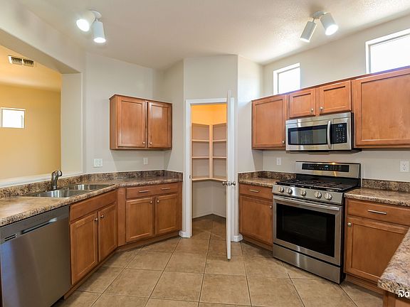 3rd image of 87 E Calle Del Rondador